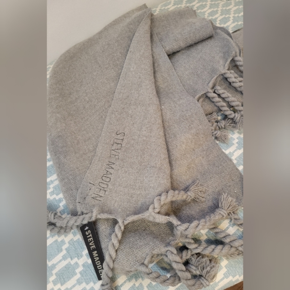 nwt Steve madden scarf